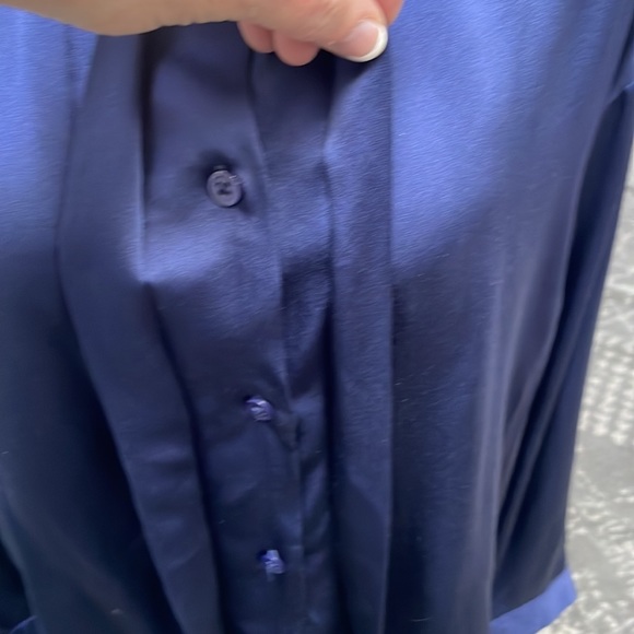 Navy Linda Allard for Ellen Tracy silks blouse with hidden buttons - Picture 4 of 7